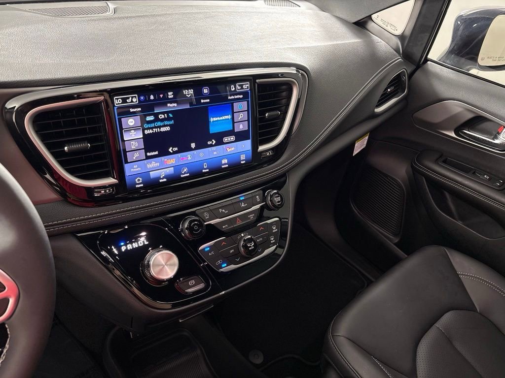 New 2027 Chrysler Pacifica LX FWD image 32