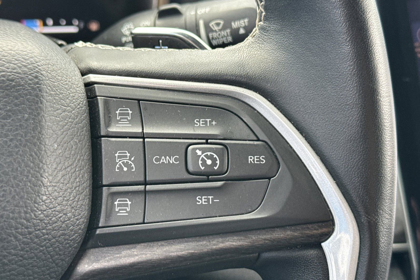 Used 2022 Jeep Grand Cherokee Limited image 36