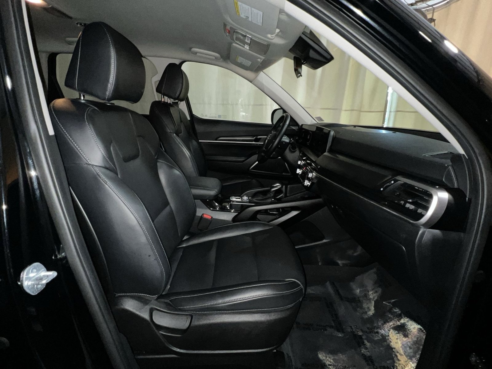 Used 2024 Kia Telluride LX AWD/4WD image 32