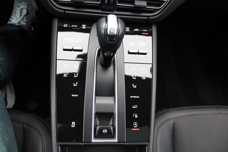 Used 2022 Porsche Macan AWD/4WD image 14