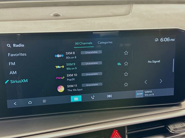 Used 2025 Kia Sorento S image 11