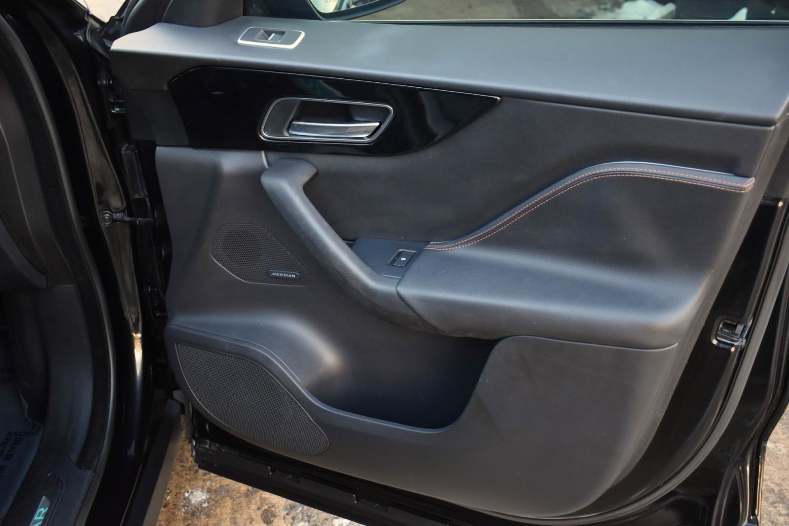 Used 2019 Jaguar F-PACE Prestige image 43