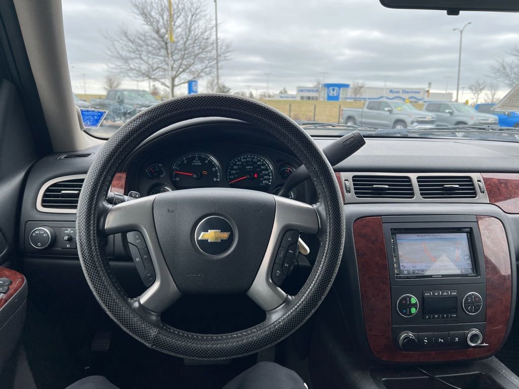 Used 2011 Chevrolet Suburban LT image 22