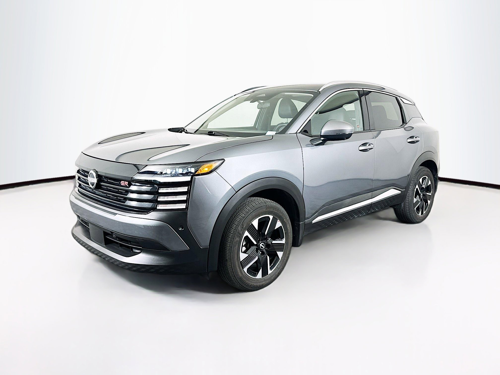 Used 2025 Nissan Kicks SR AWD/4WD image 3