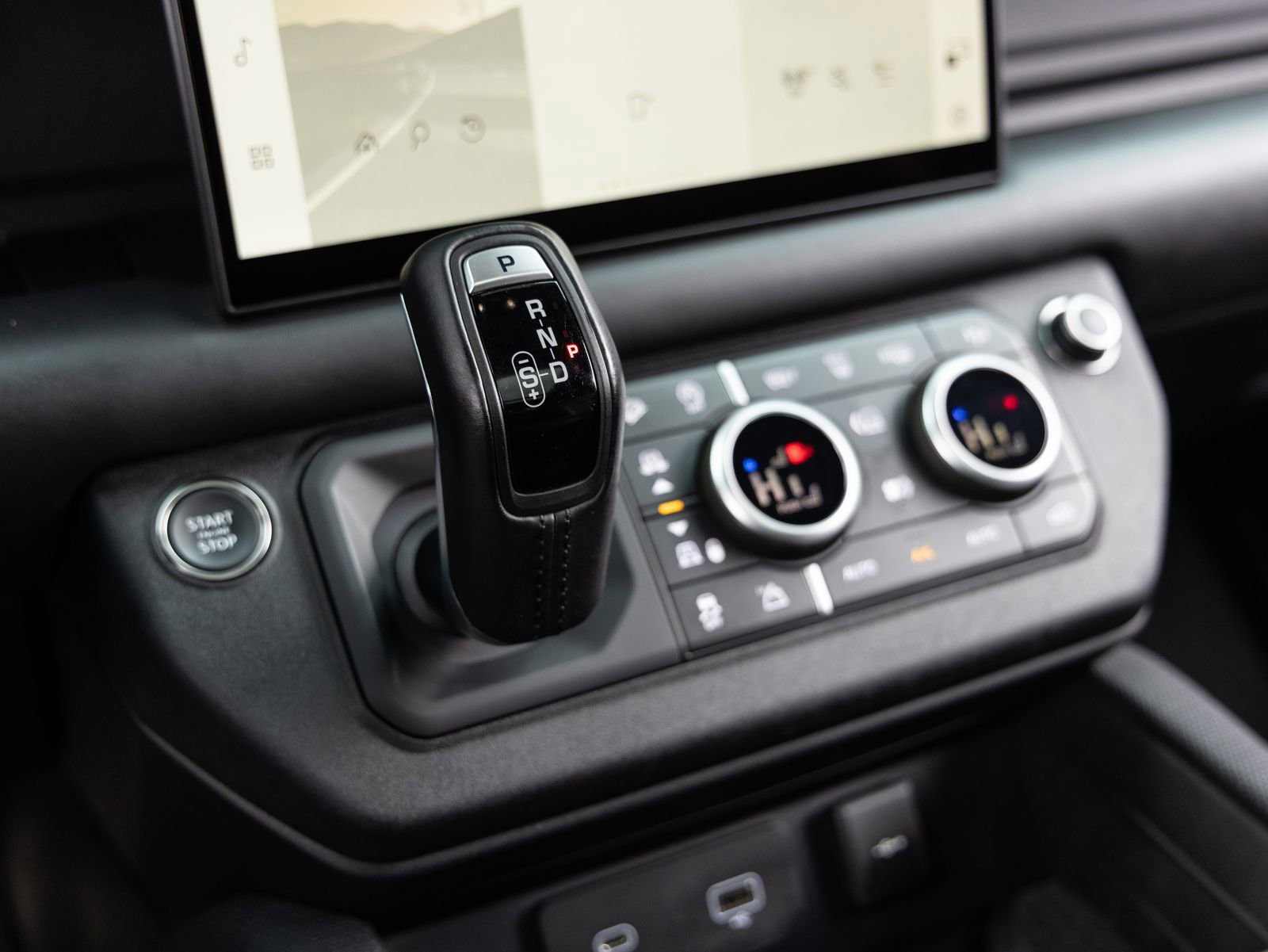 Used 2024 Land Rover Defender 90 Carpathian Edition image 14