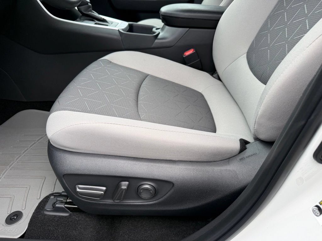 Certified 2025 Toyota RAV4 XLE AWD/4WD image 13
