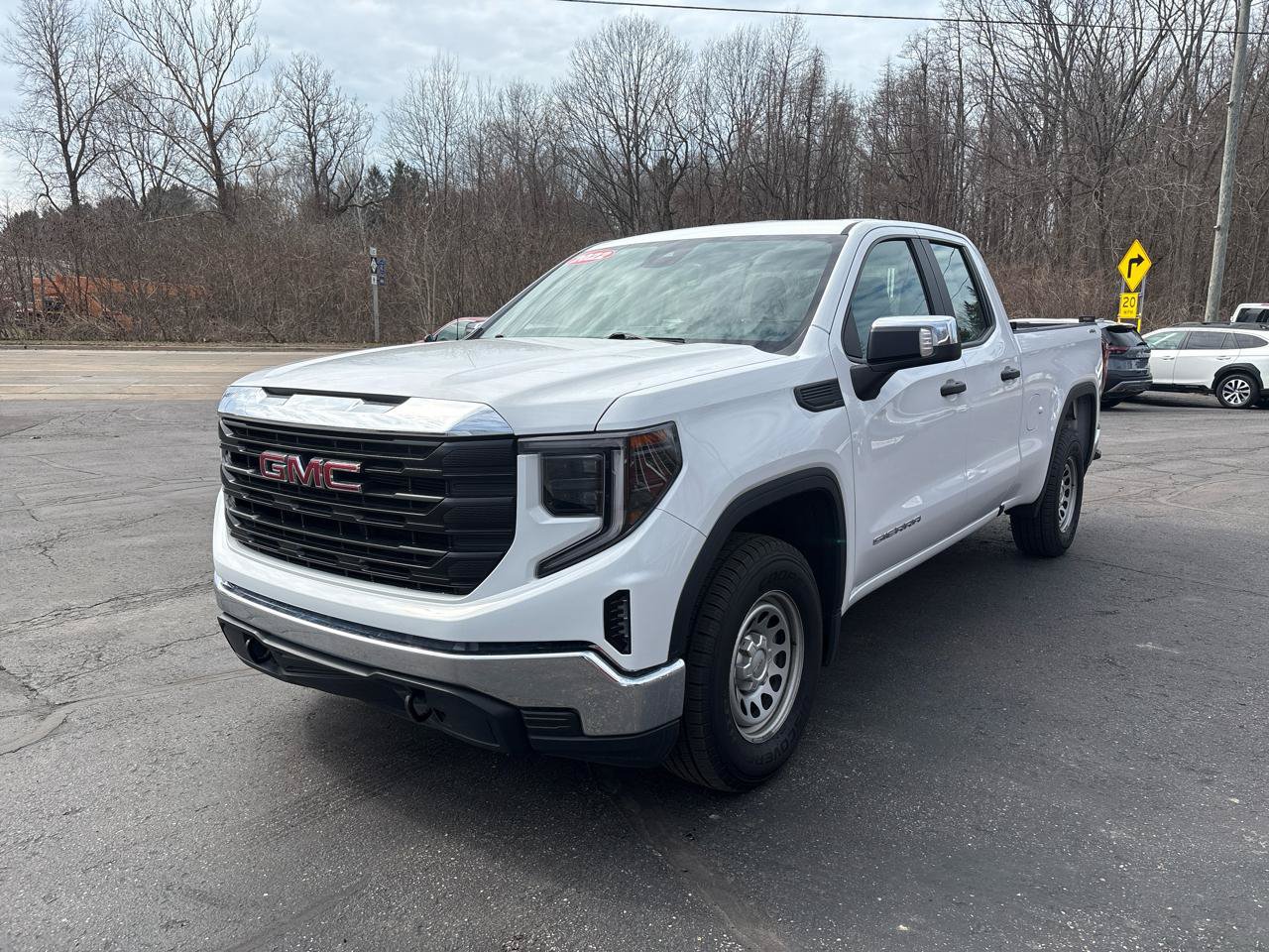 Used 2022 GMC Sierra 1500 Pro w/ 1SA Safety Plus Package AWD/4WD image 3