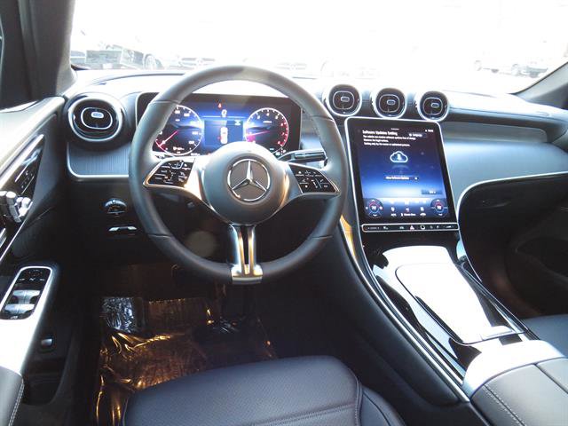 Used 2025 Mercedes-Benz GLC 300 4MATIC image 9