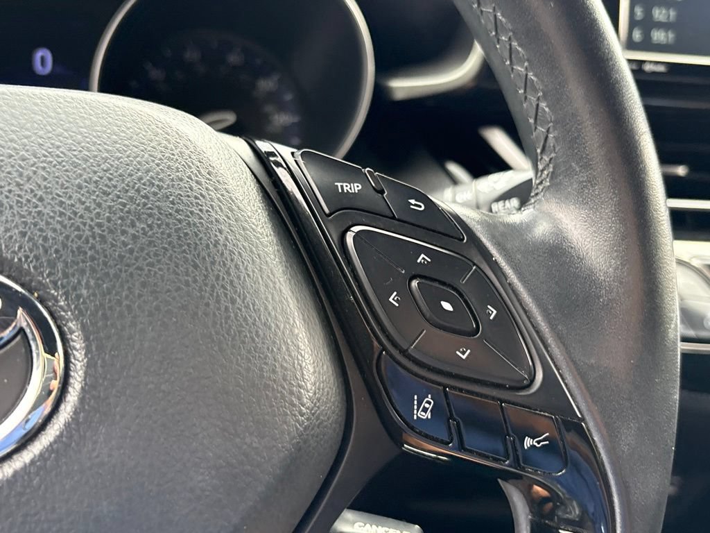 Used 2018 Toyota C-HR XLE FWD image 17