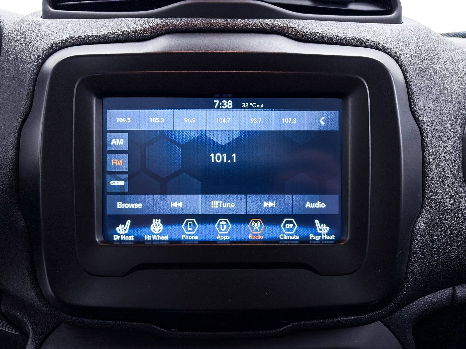 Used 2019 Jeep Renegade Latitude w/ Cold Weather Group image 18