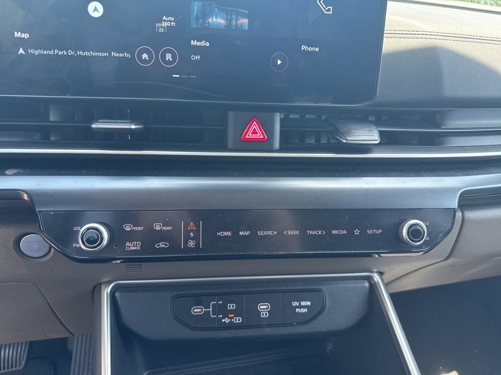 Used 2025 Kia Carnival FWD image 13