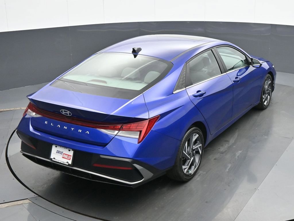 Used 2025 Hyundai Elantra SEL FWD image 21