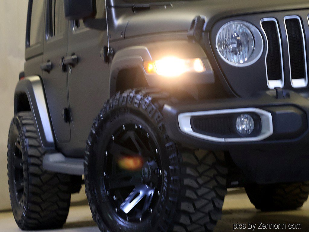 Used 2019 Jeep Wrangler Unlimited Sahara w/ Uconnect 4C Nav & Sound Group AWD/4WD image 4