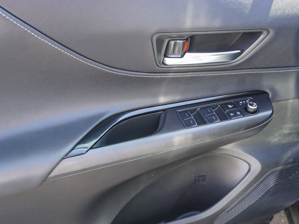 Used 2022 Toyota Venza LE AWD/4WD image 19