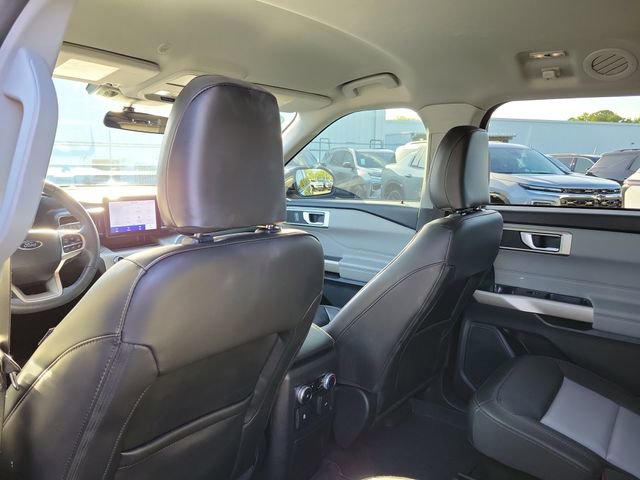 Used 2023 Ford Explorer XLT w/ Equipment Group 202A image 9
