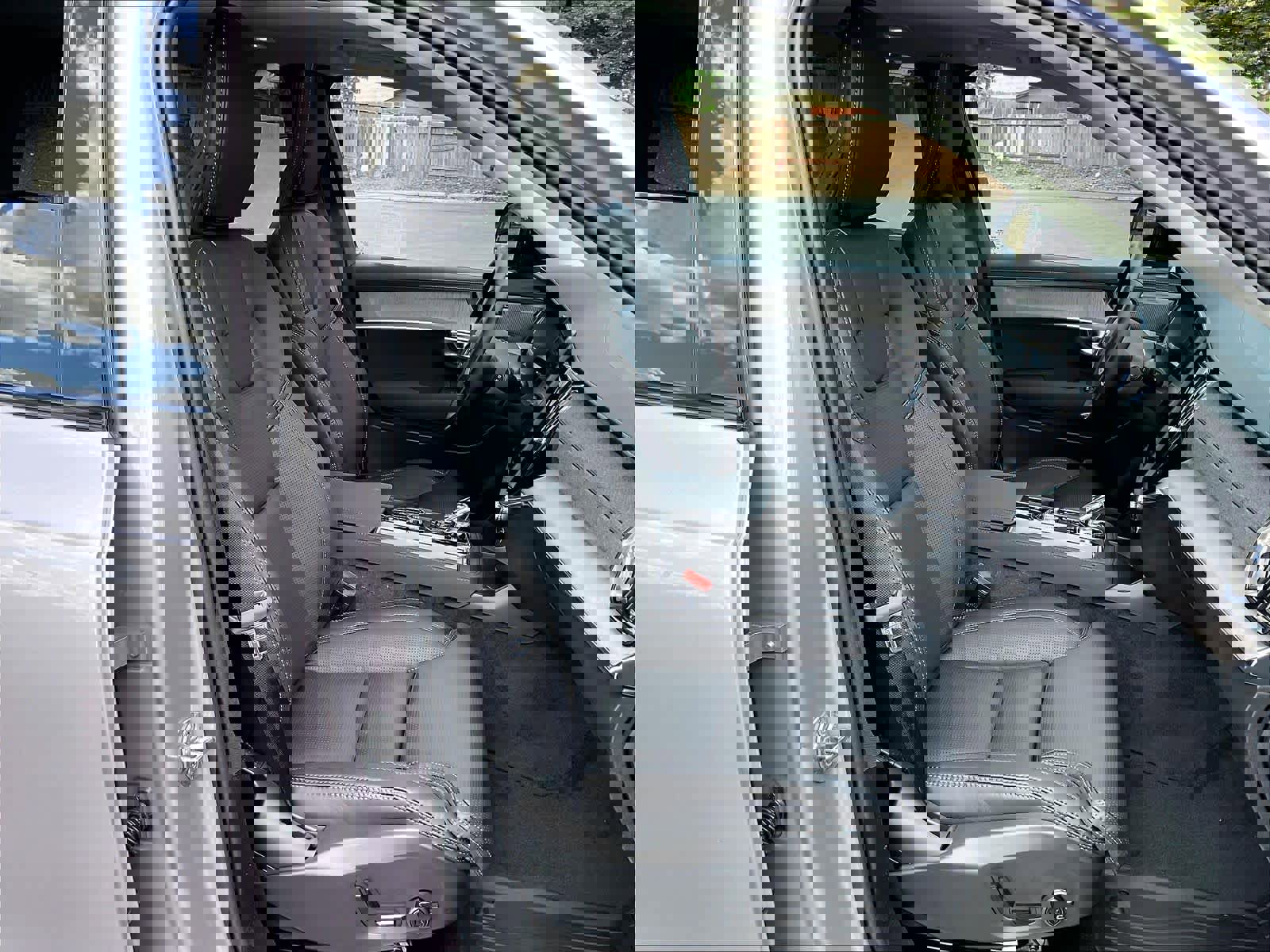 New 2026 Volvo XC90 T8 Ultra w/ Protection Package image 32