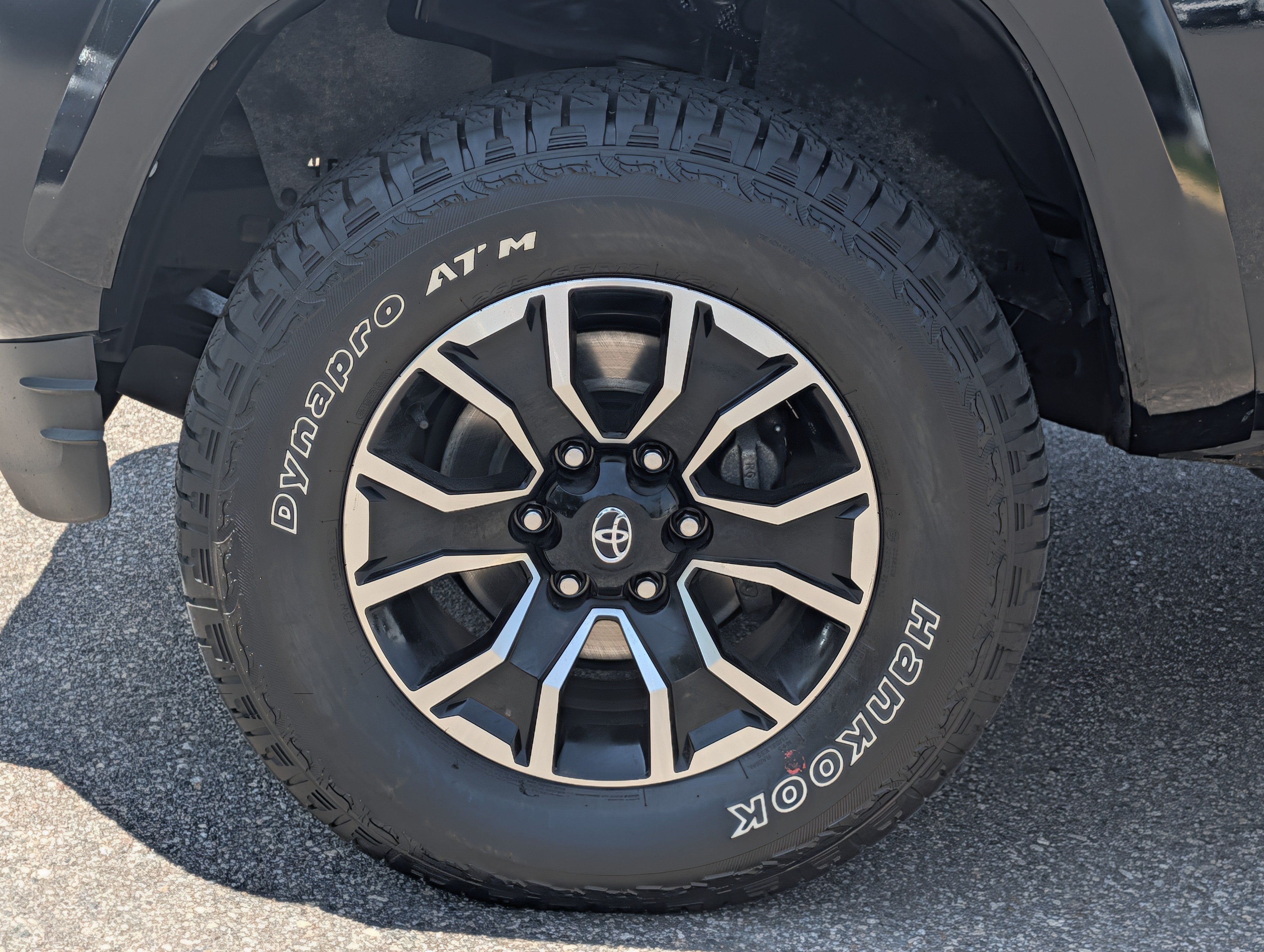 Used 2022 Toyota Tacoma TRD Sport w/ TRD Premium Sport Package AWD/4WD image 15