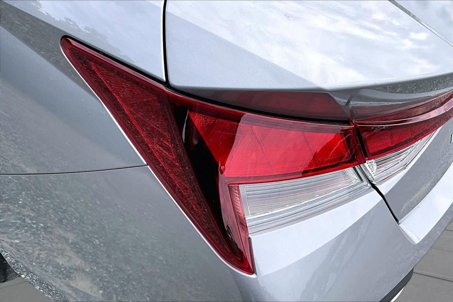 Used 2026 Hyundai Elantra SE FWD image 28