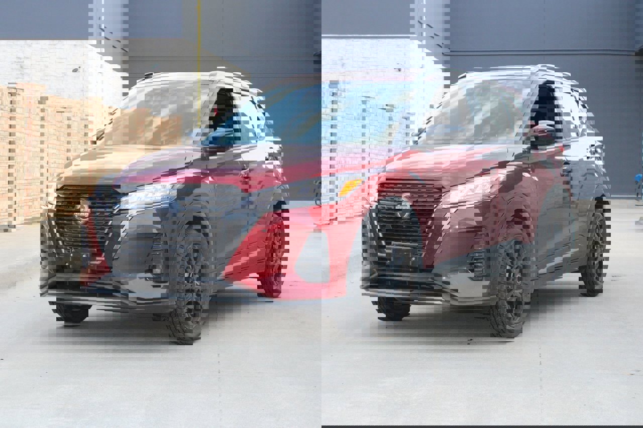 Used 2024 Nissan Kicks SR image 2