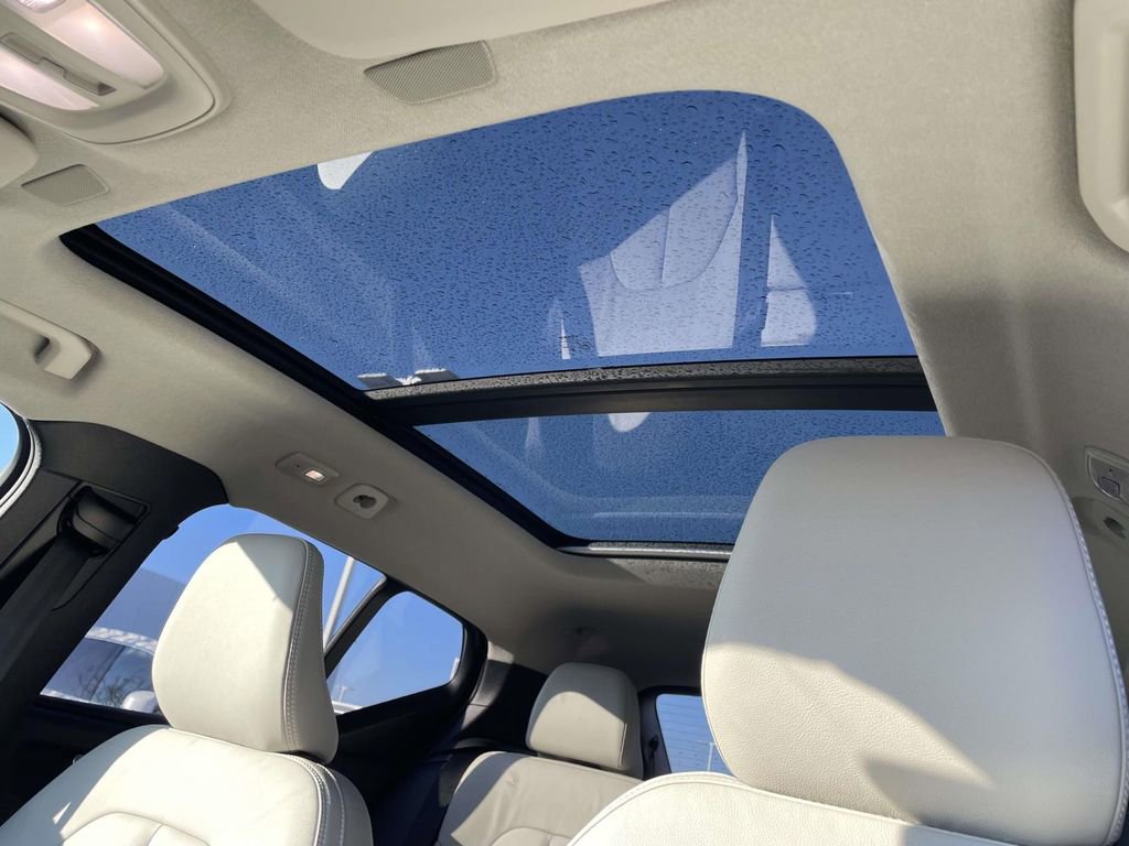 New 2026 Volvo XC40 B4 Plus w/ Protection Package Premier FWD image 9