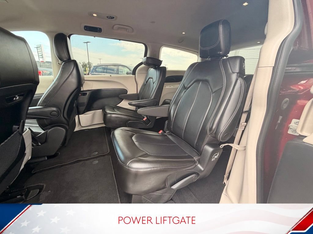 Used 2023 Chrysler Pacifica Touring-L FWD image 7