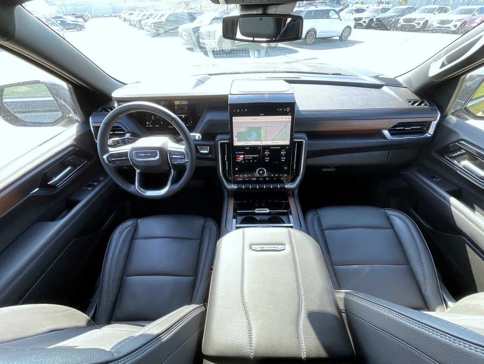 Used 2025 GMC Yukon XL Denali AWD/4WD image 13