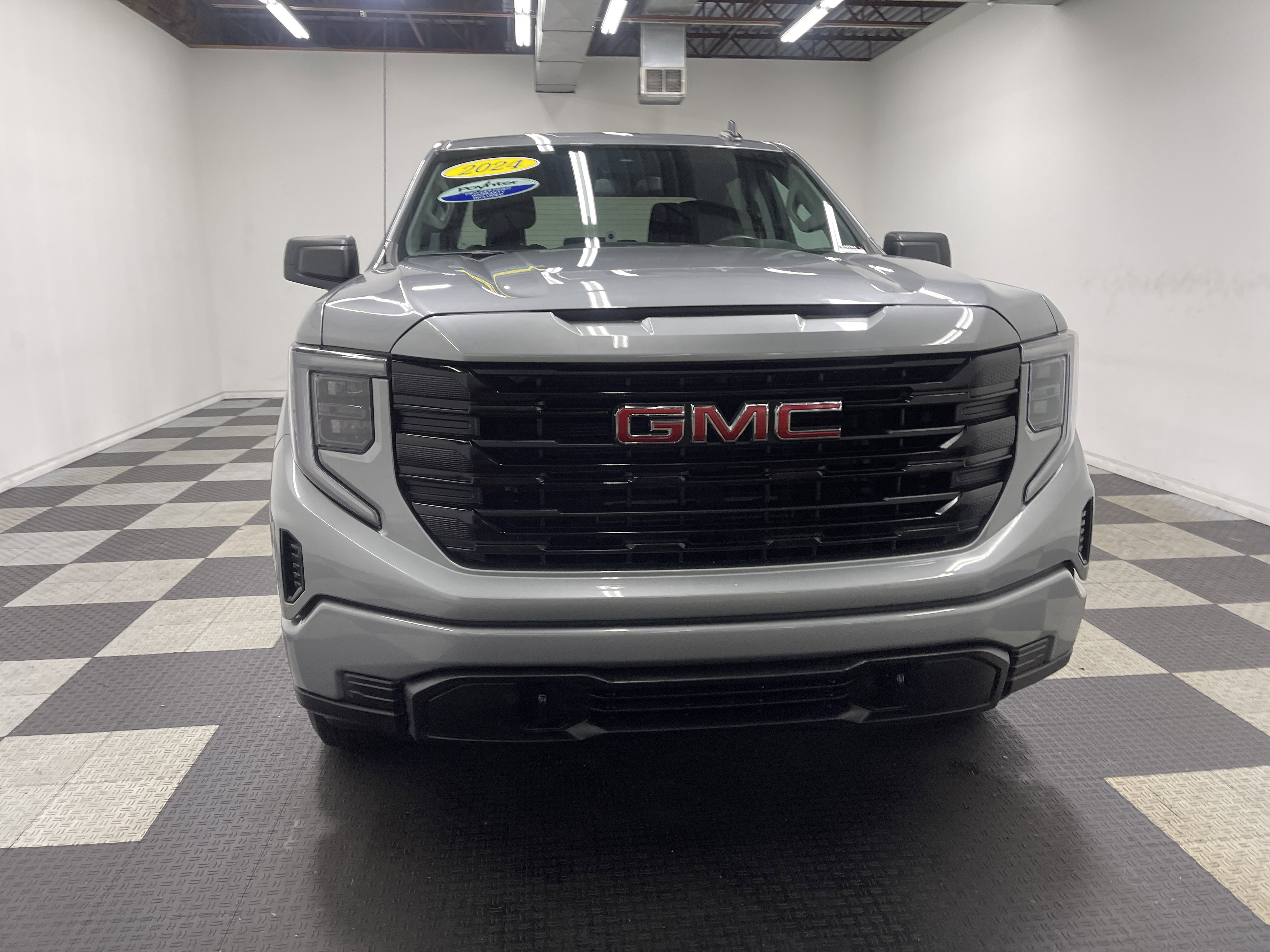 Used 2024 GMC Sierra 1500 Pro w/ Graphite Edition image 7