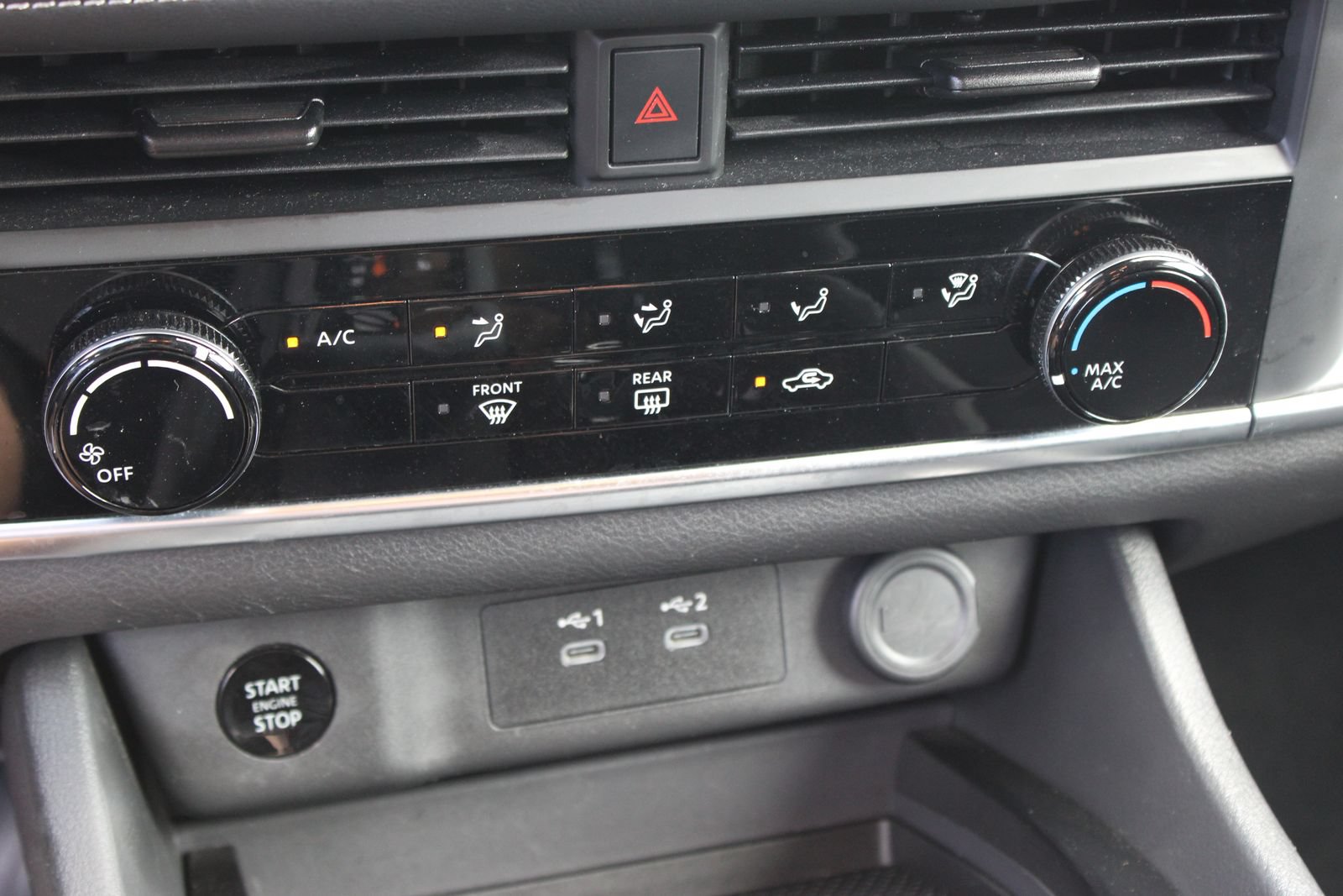 Used 2024 Nissan Rogue S FWD image 17