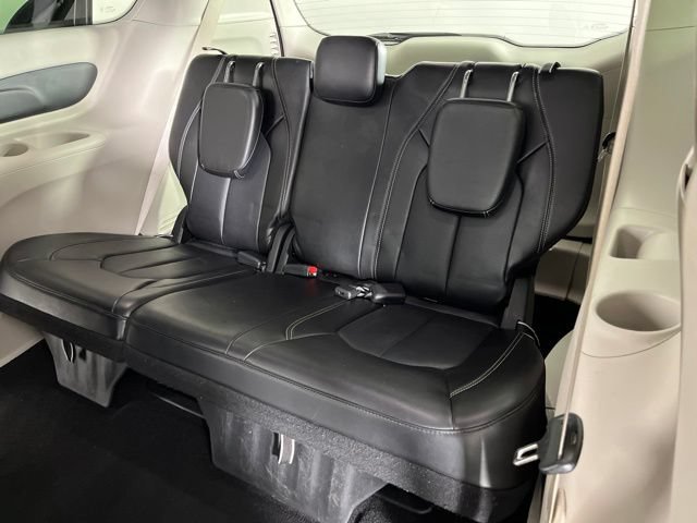 Used 2024 Chrysler Pacifica Touring-L FWD image 50