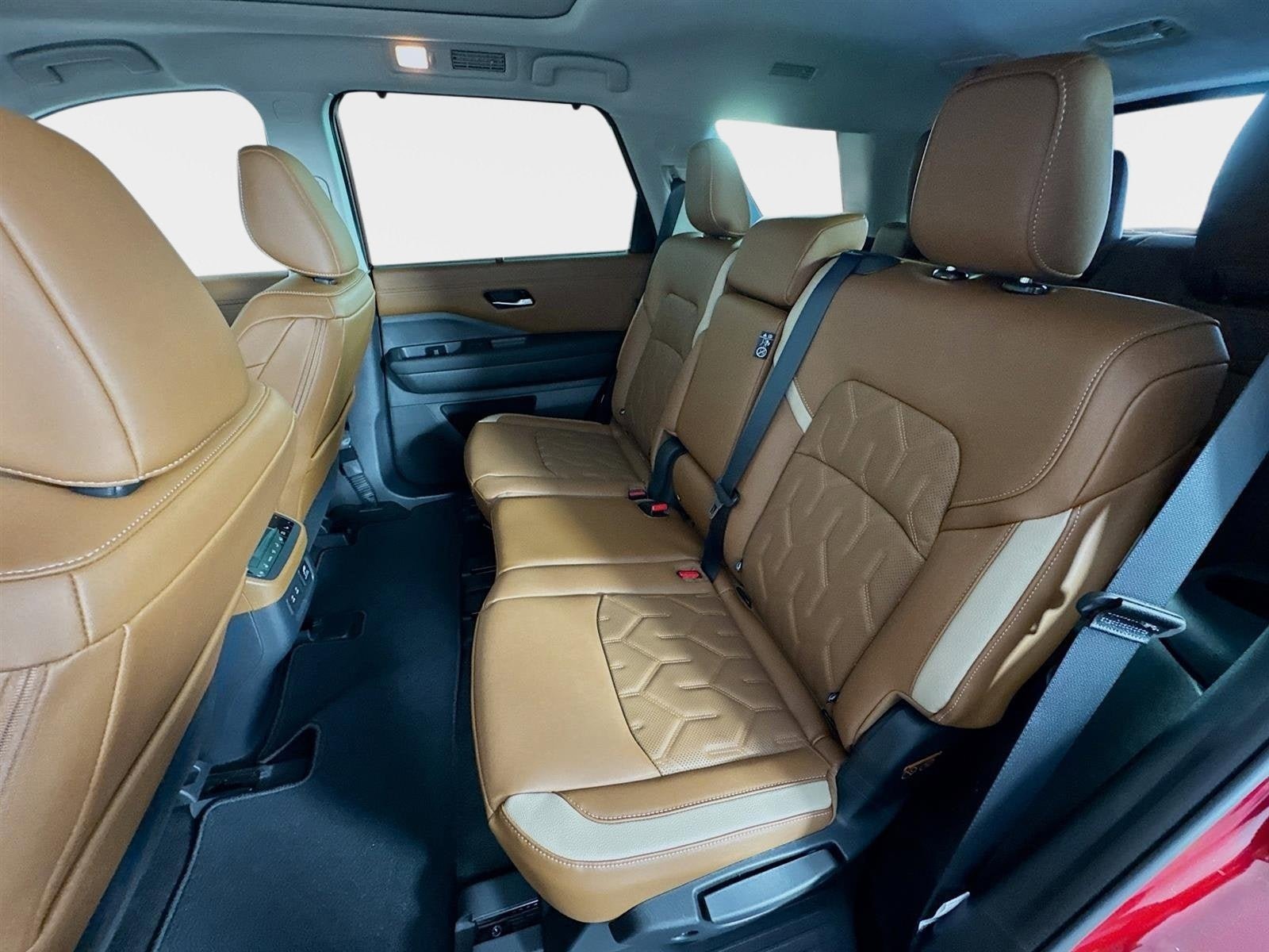 New 2026 Nissan Pathfinder Platinum w/ Cargo Package FWD image 22