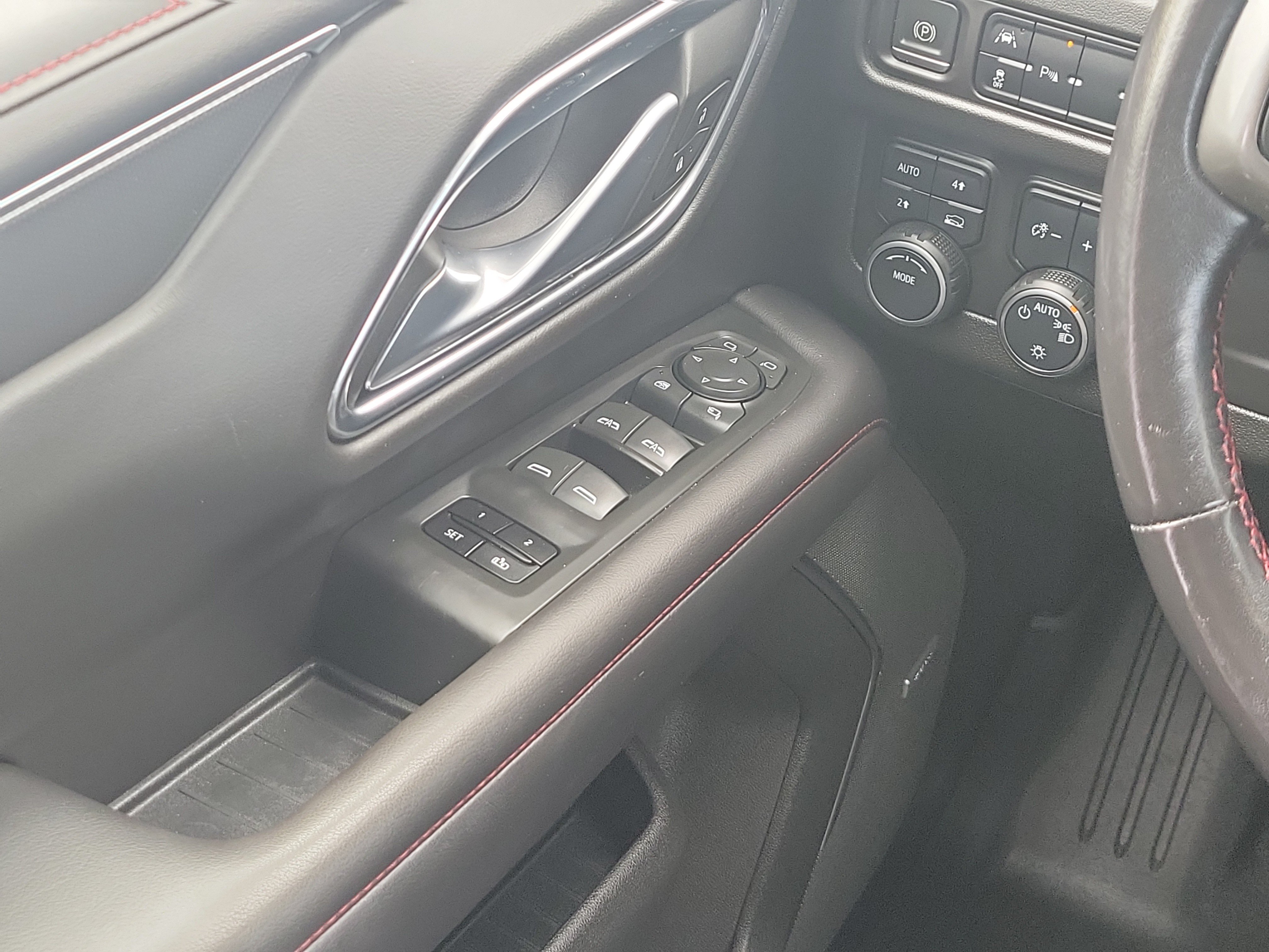 Used 2021 Chevrolet Tahoe RST w/ Luxury Package AWD/4WD image 21