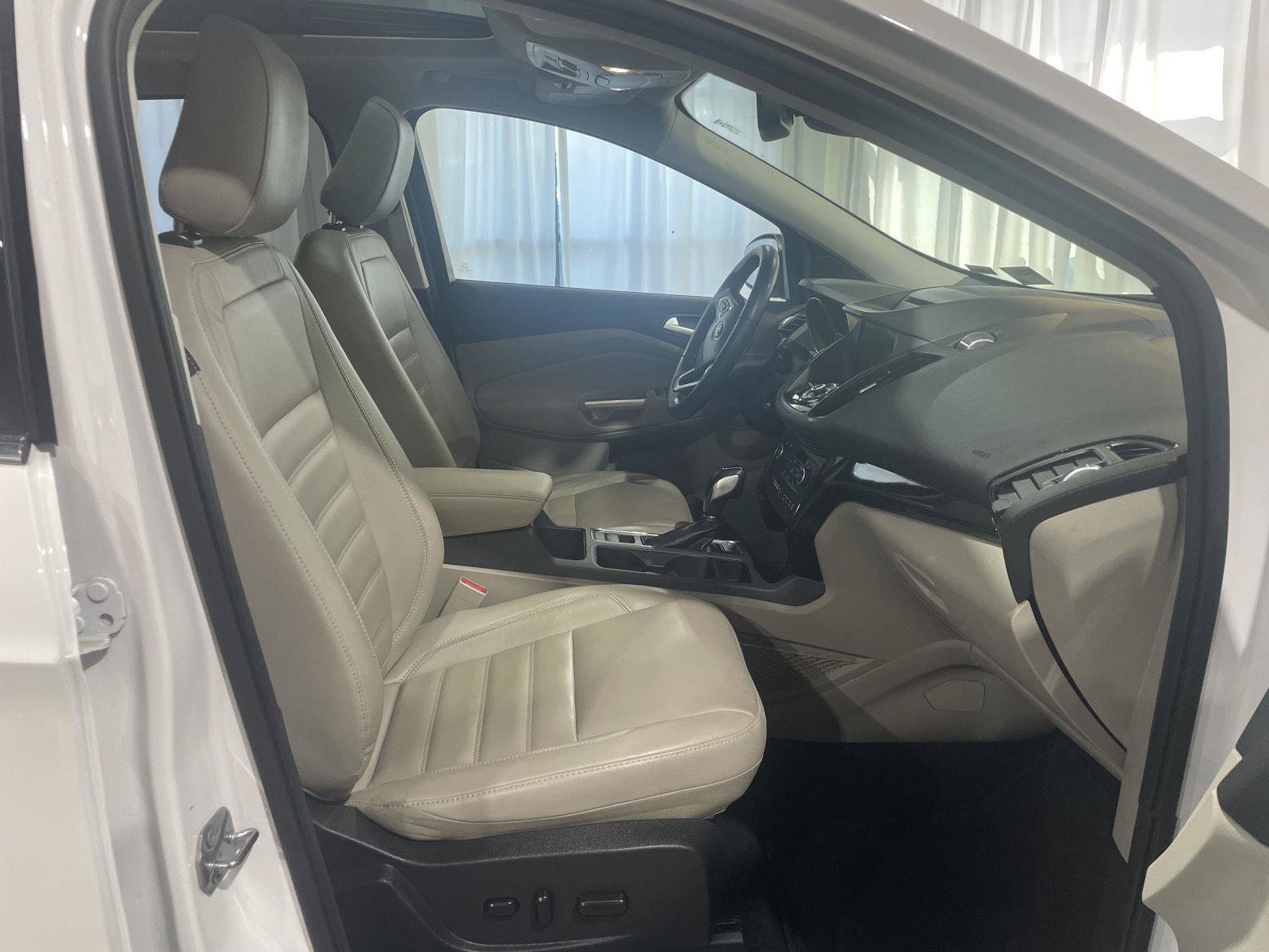 Used 2018 Ford Escape Titanium w/ Ford Safe & Smart Package AWD/4WD image 25