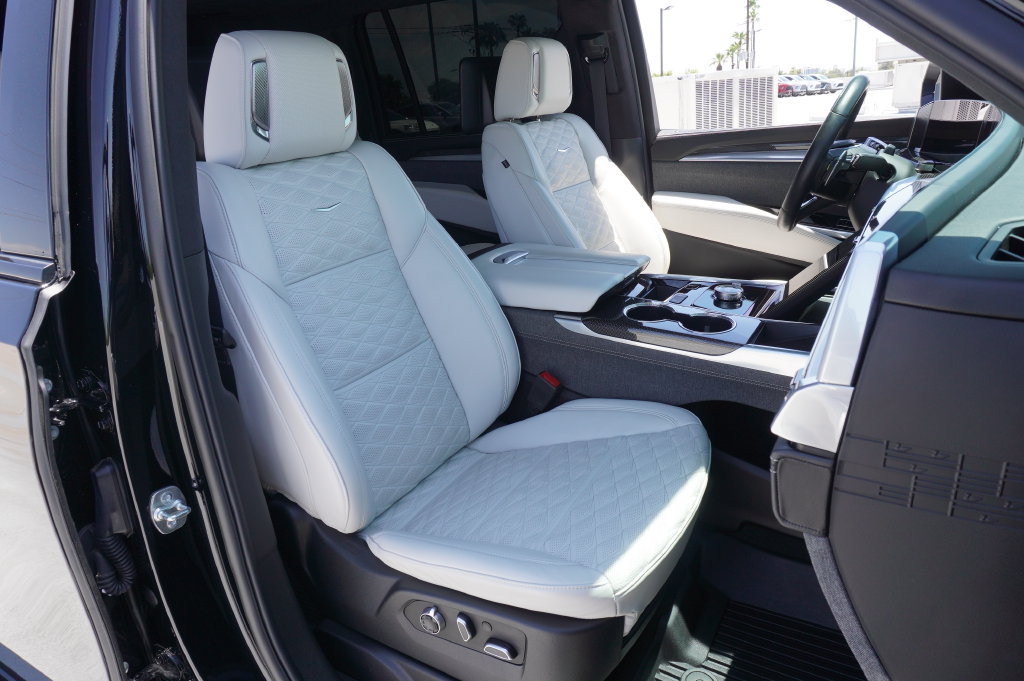 Certified 2025 Cadillac Escalade ESV V AWD/4WD image 16
