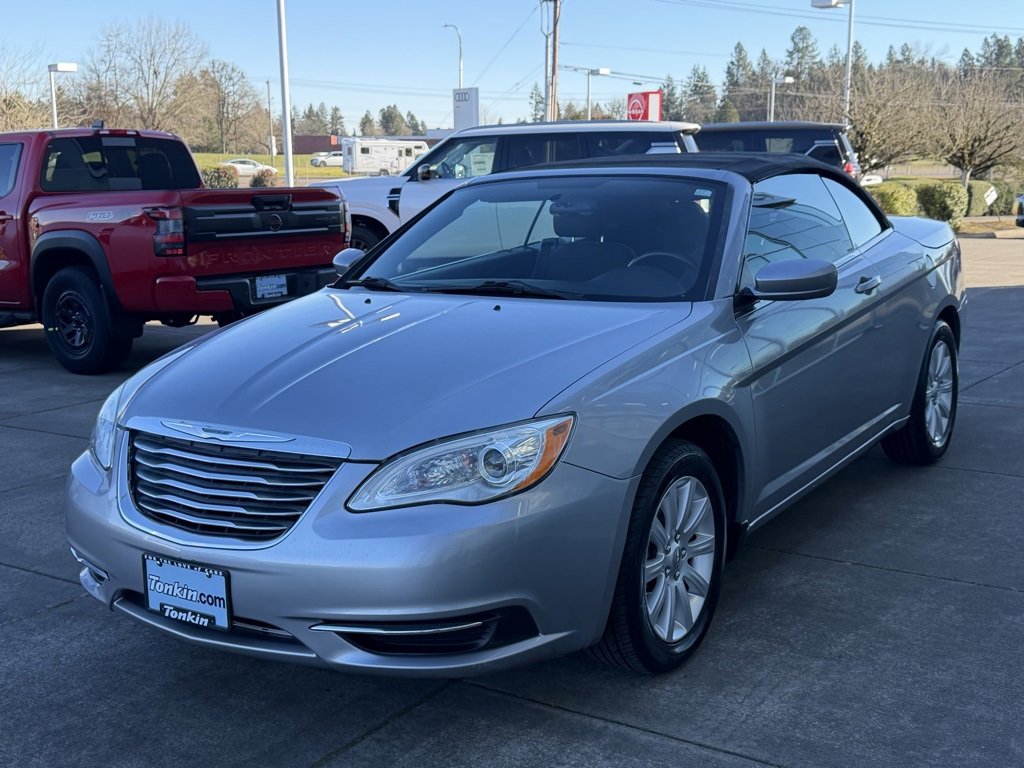 Used 2013 Chrysler 200 Touring image 33