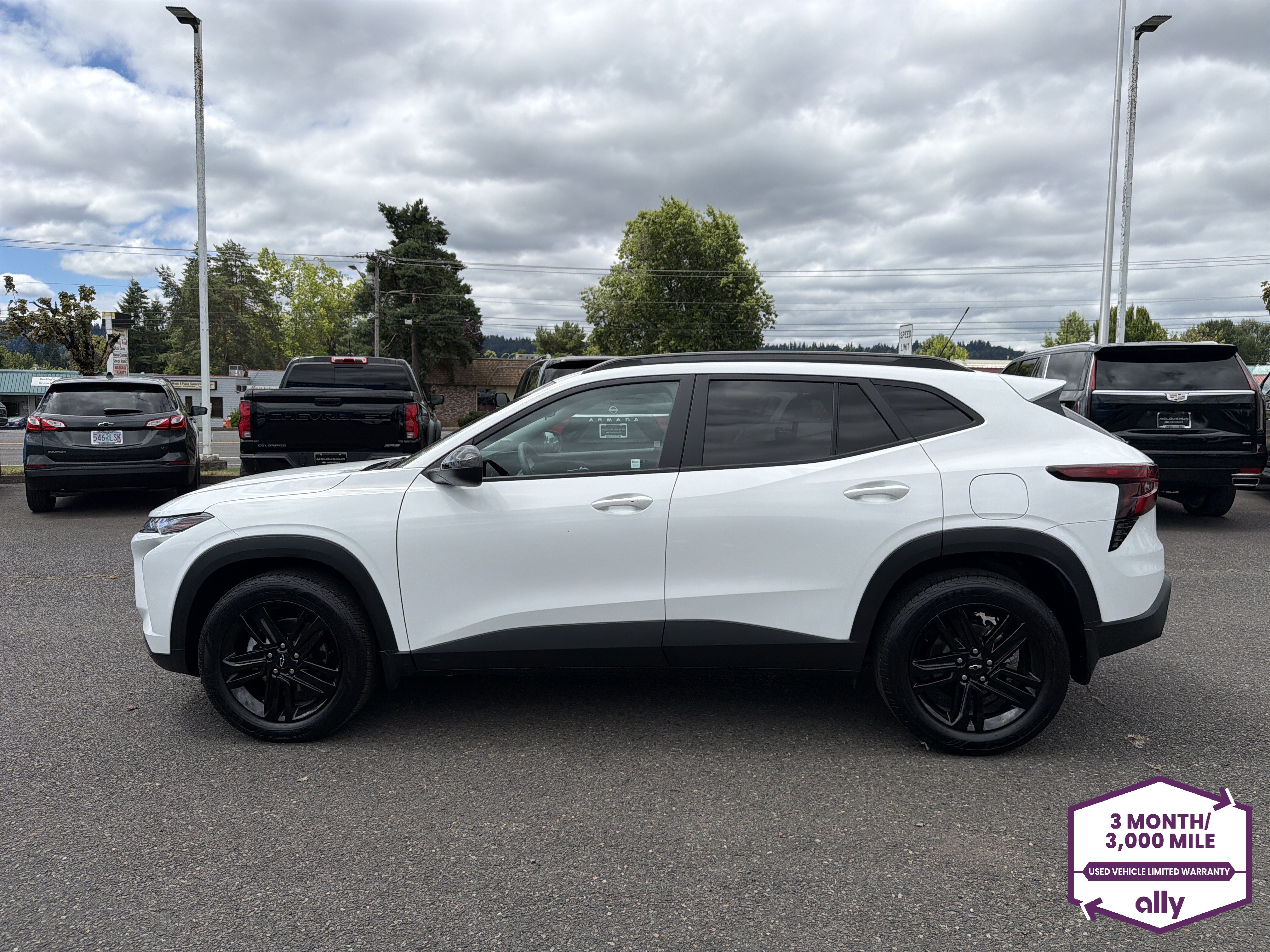 Used 2025 Chevrolet Trax ACTIV w/ Sunroof Package FWD image 2