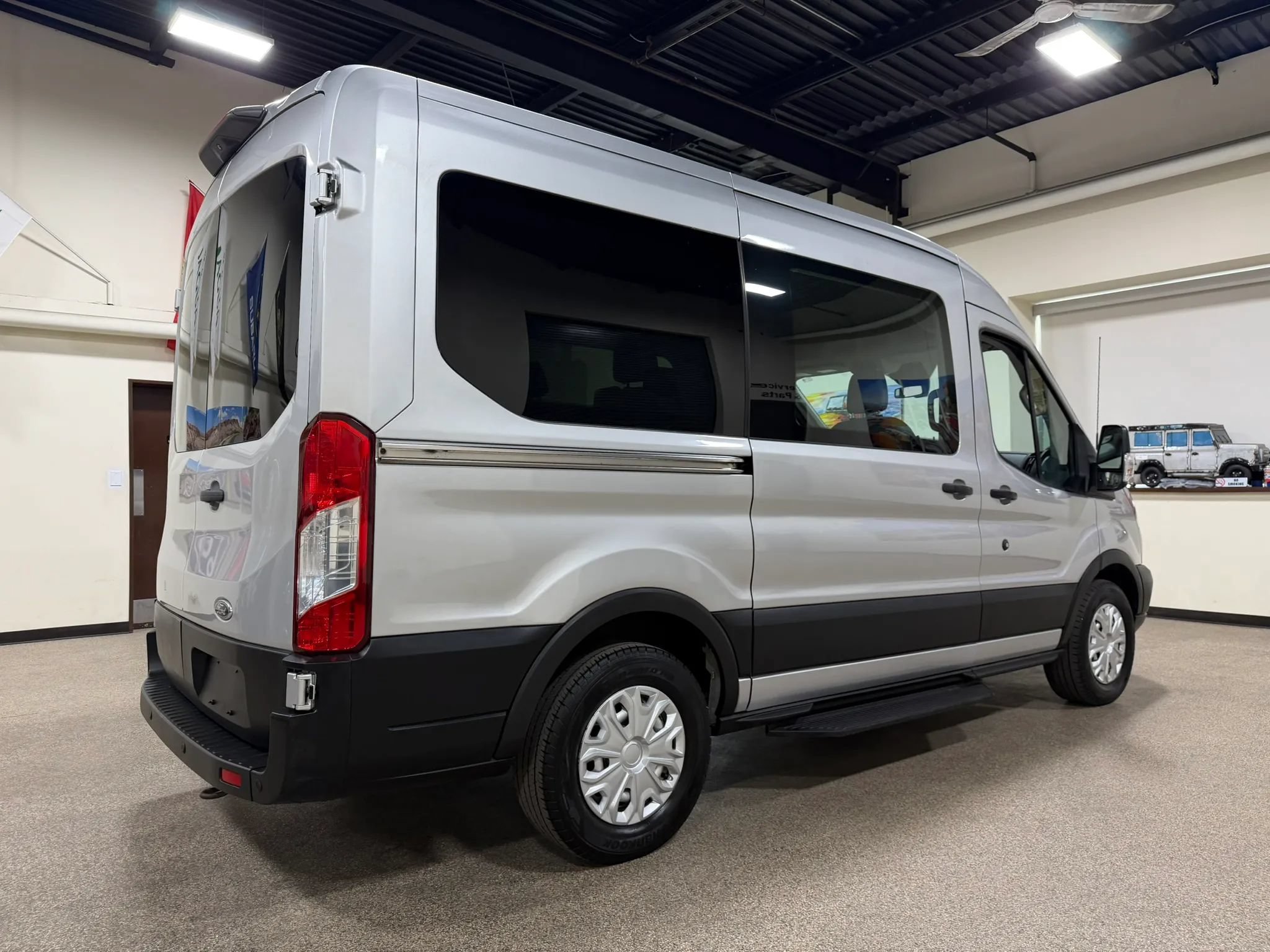 Used 2019 Ford Transit 150 XL RWD image 5