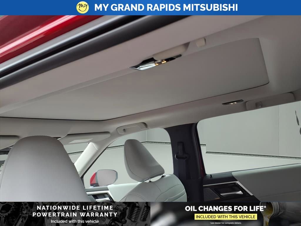 New 2025 Mitsubishi Outlander SE image 9