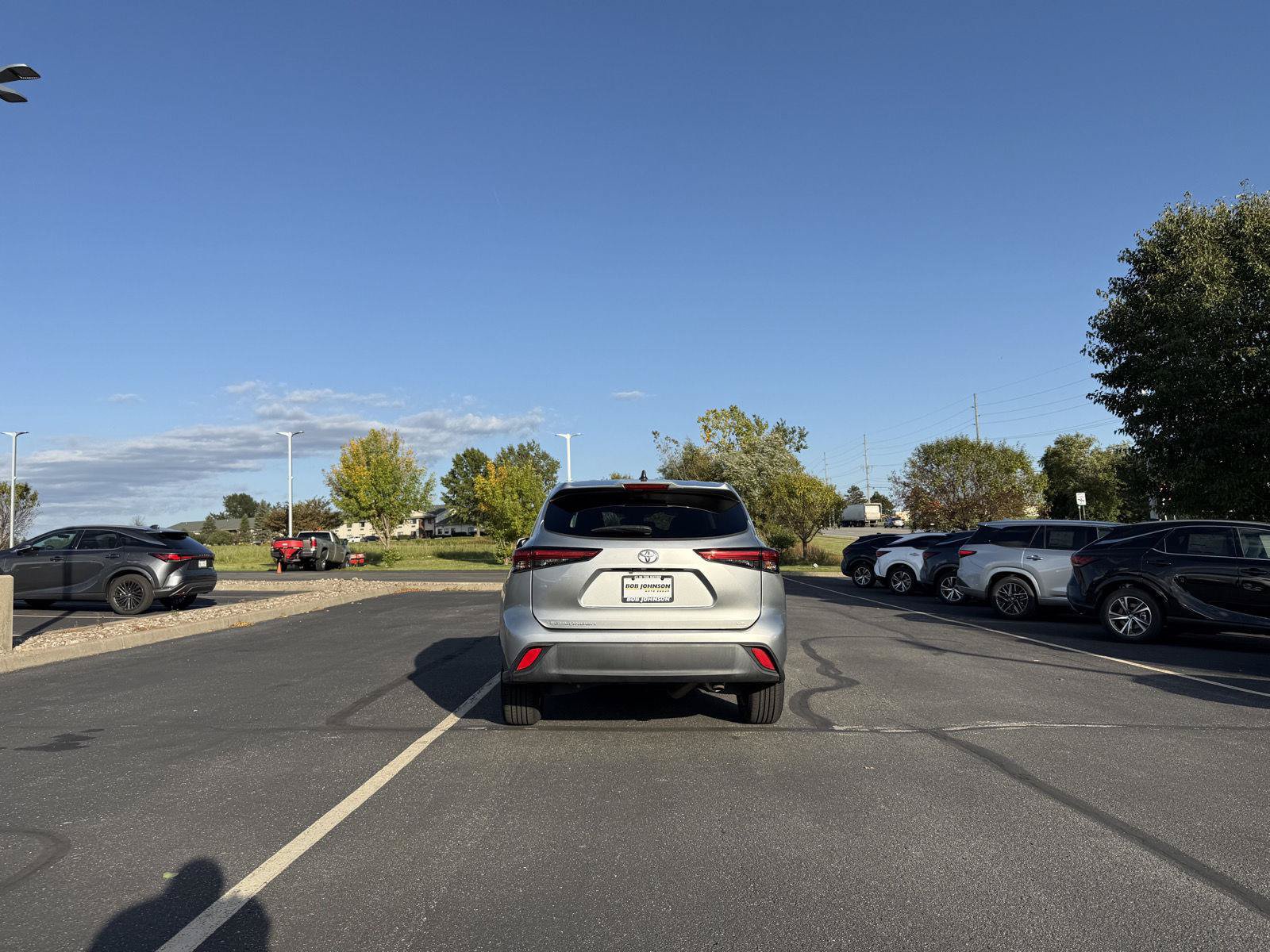 Used 2023 Toyota Highlander LE FWD image 5