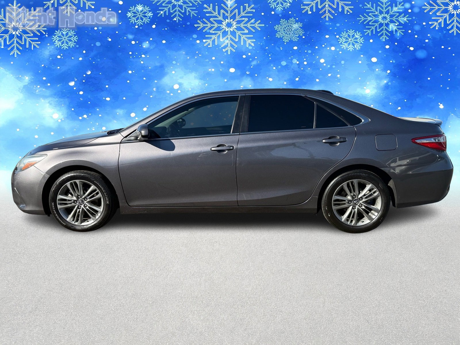 Used 2016 Toyota Camry SE image 3