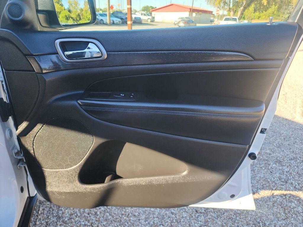 Used 2018 Jeep Grand Cherokee Laredo AWD/4WD image 34