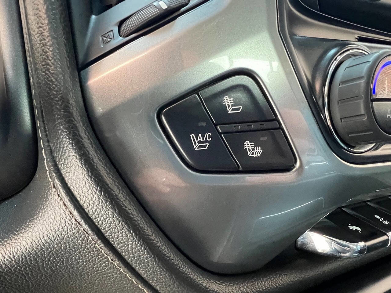 Used 2015 Chevrolet Silverado 3500 LTZ image 19