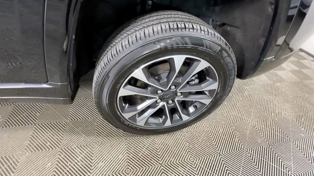 Used 2023 Jeep Grand Cherokee Overland w/ Luxury Tech Group IV AWD/4WD image 14