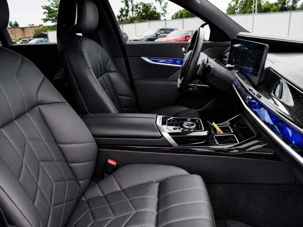 Used 2025 BMW 740i xDrive w/ Executive Package AWD/4WD image 35