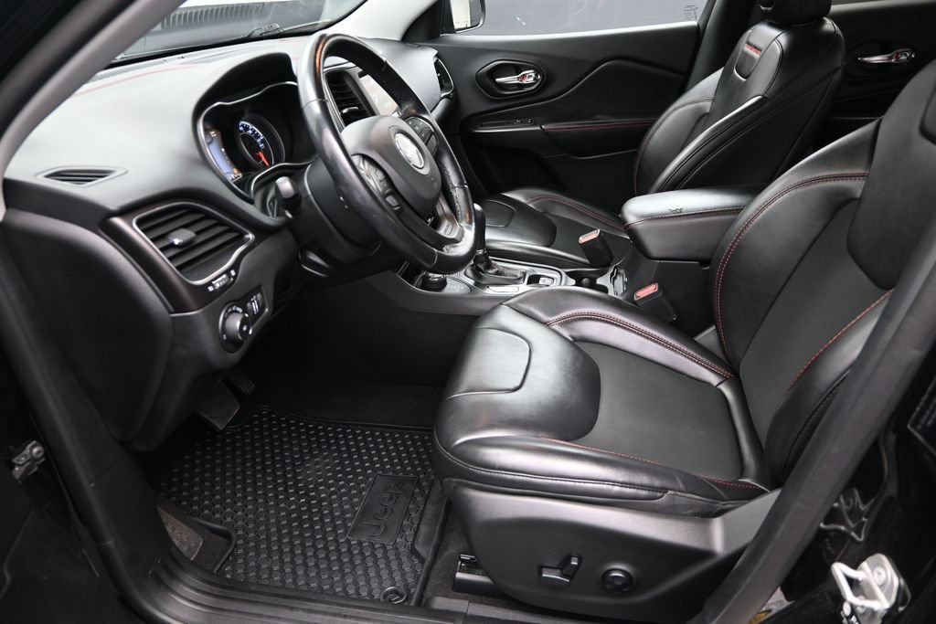 Used 2021 Jeep Cherokee Trailhawk AWD/4WD image 18