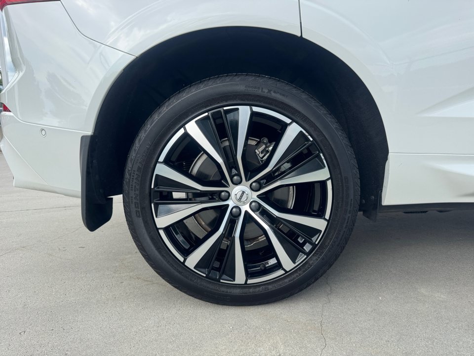 Certified 2024 Volvo XC60 B5 Ultimate AWD/4WD image 23