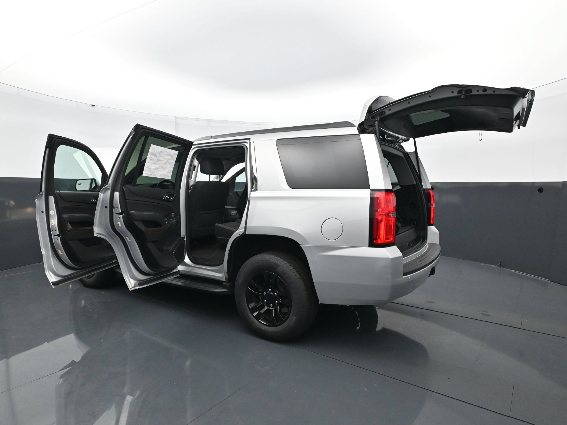 Used 2019 Chevrolet Tahoe LS AWD/4WD image 32