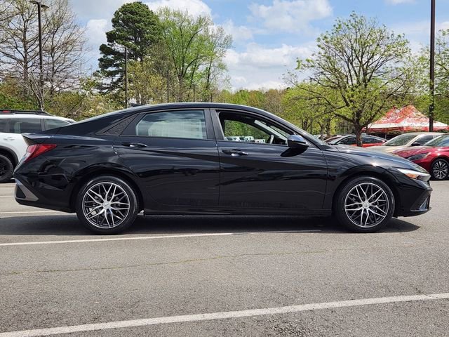 Used 2025 Hyundai Elantra Sport image 4