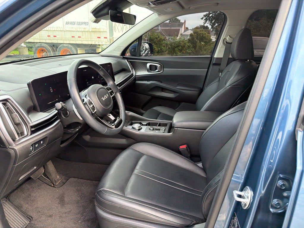 Used 2025 Kia Sorento EX w/ EX Panoramic Sunroof Package AWD/4WD image 33