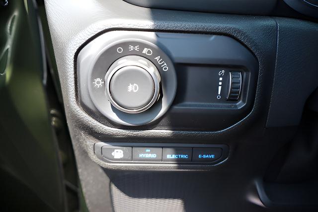 Used 2023 Jeep Wrangler Unlimited Sahara w/ Cold Weather Group AWD/4WD image 36