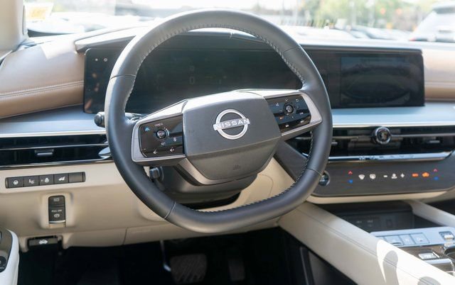 Certified 2025 Nissan Murano Platinum w/ Cargo Package AWD/4WD image 15
